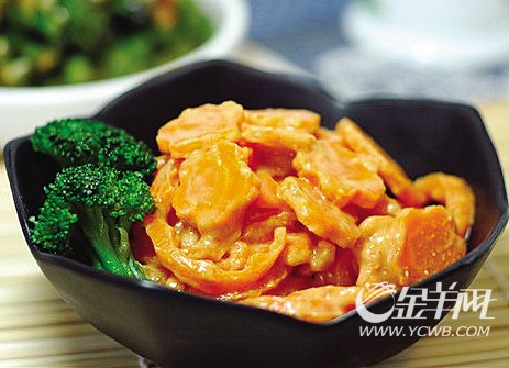 便当一族の酱调胡萝卜拼香肠蛋饼