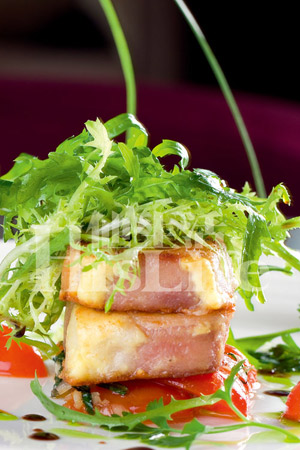 香煎瑞士经典奶酪培根批佐意大利香醋罗勒小番茄