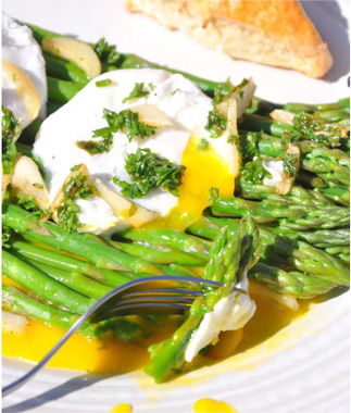 宝宝食谱：芦笋水波蛋